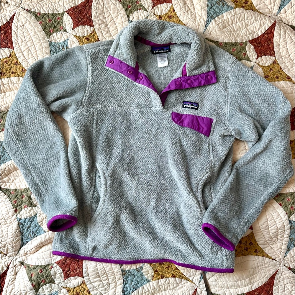 Grey Patagonia quarter button fleece with purple accents. Size S - Picture 2 of 4